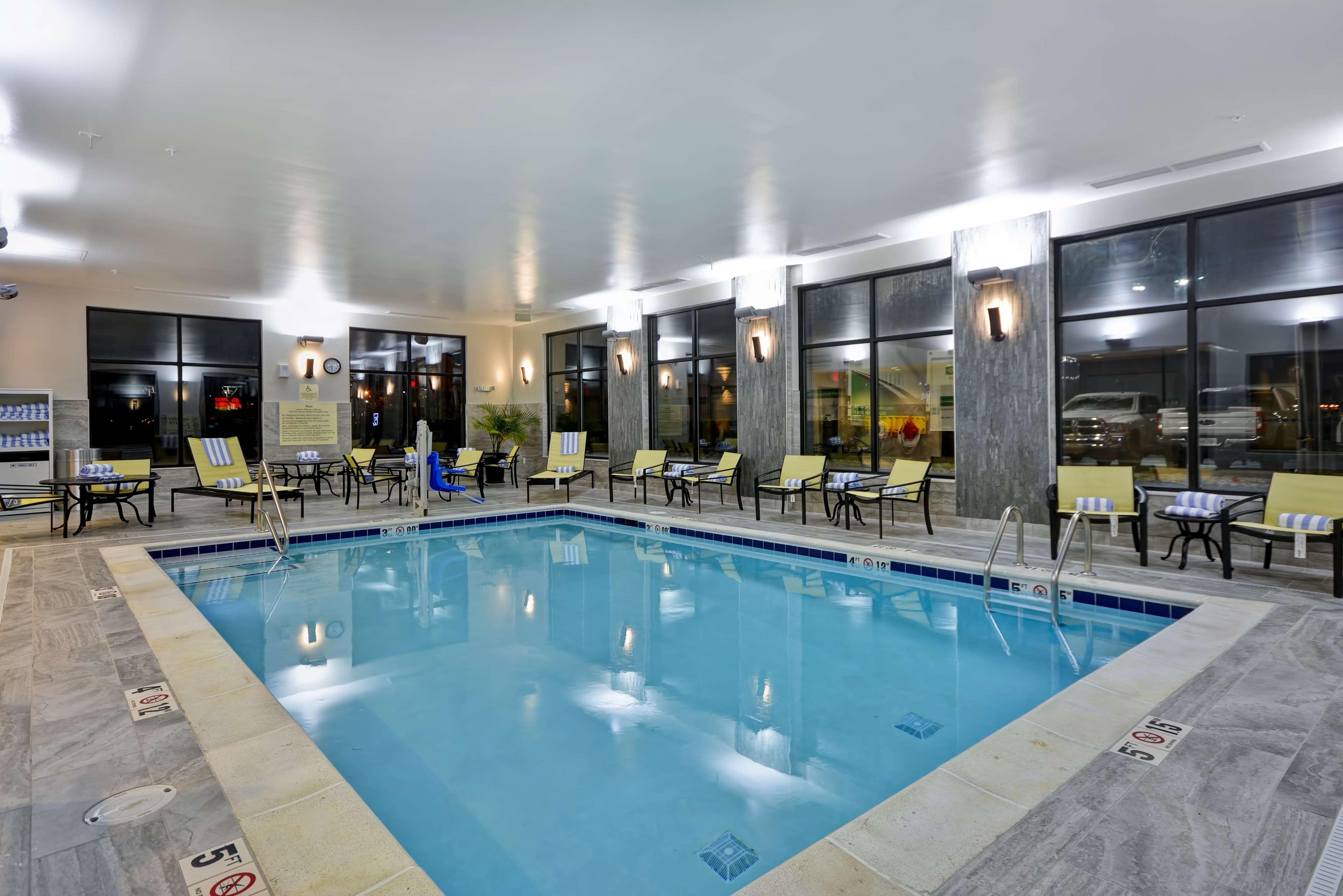 Hampton Inn & Suites Detroit/Warren Exterior foto
